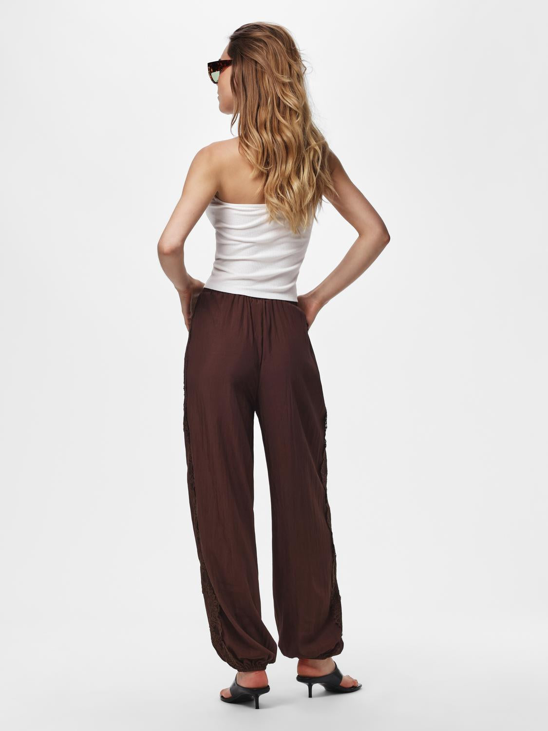 model_shot-back